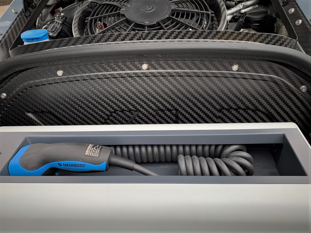 vw xl1 8 Volkswagen XL1: Buy This Futuristic Hybrid, Turn Heads Wherever You Go