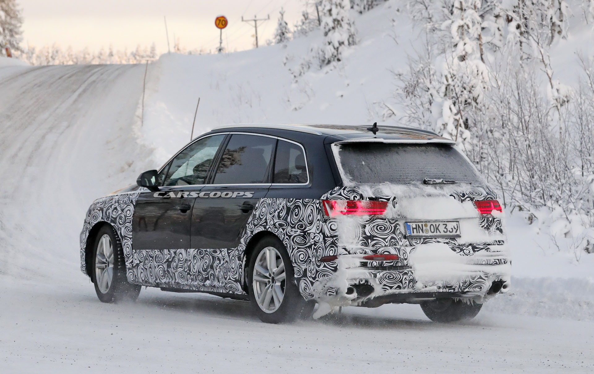 2020-Audi-Q7-SQ7-Facelift-36 2020 Audi Q7 Facelift Spotted Testing On Cold-Weather Conditions