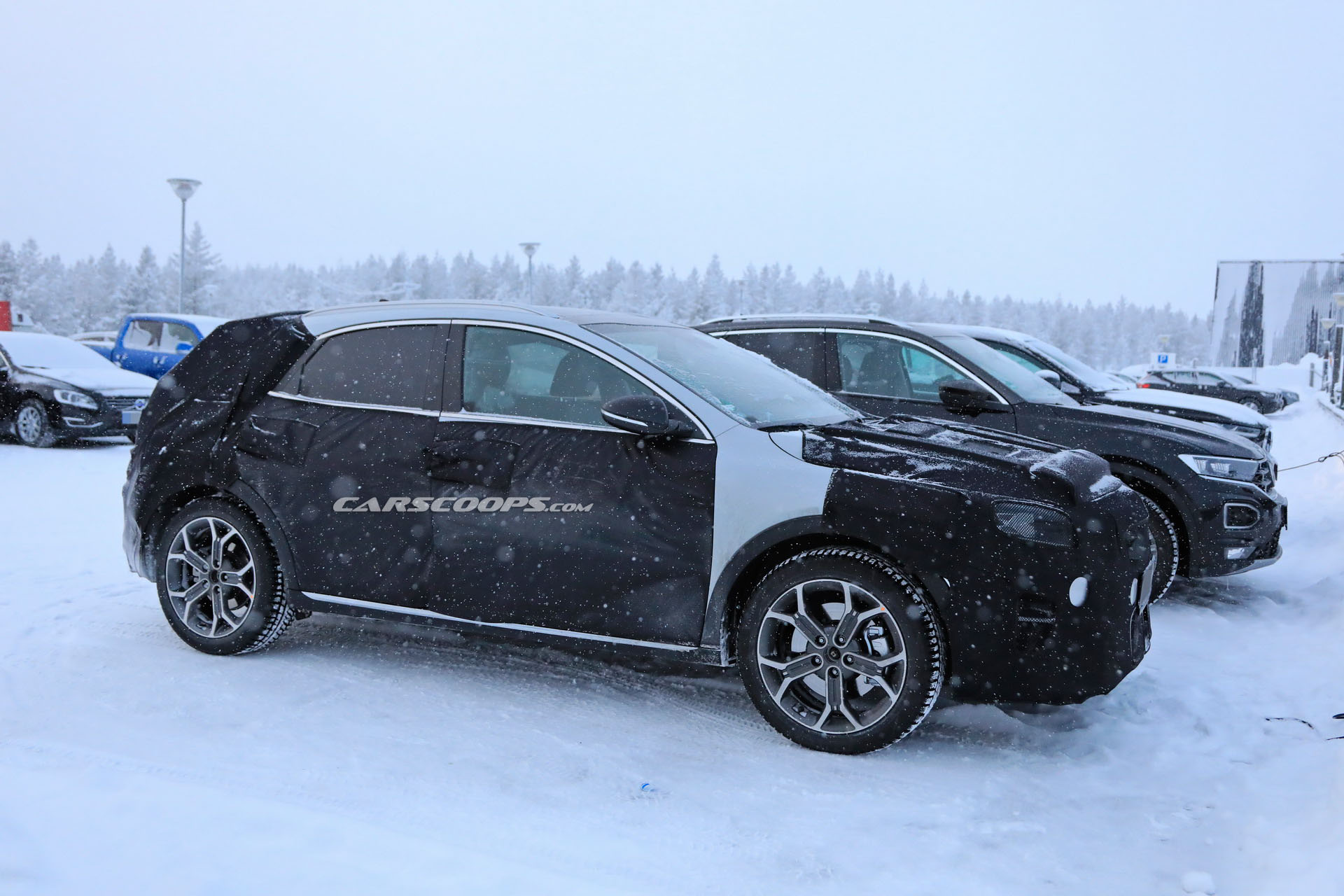 Kia XCeed 10 2020 Kia XCeed Crossover Spied Testing Against VW T-Roc