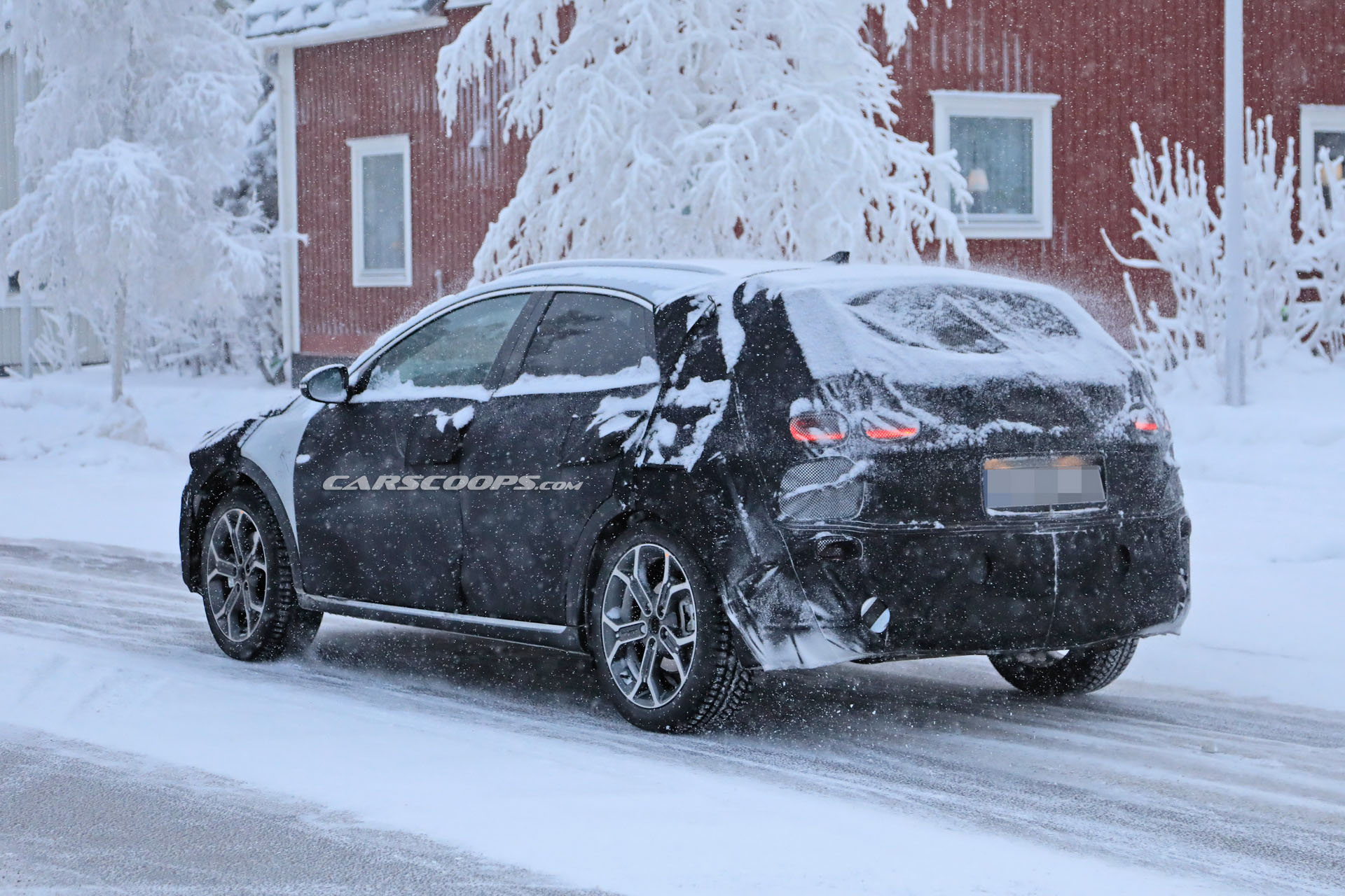 Kia XCeed 4 2020 Kia XCeed Crossover Spied Testing Against VW T-Roc