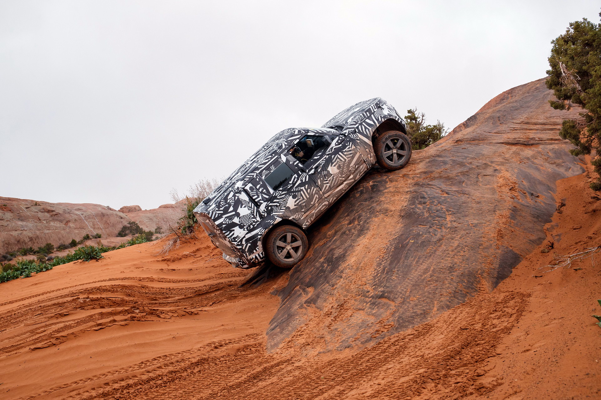 2020 Land Rover Defender Reborn As A Modern 4×4 With Advanced Tech