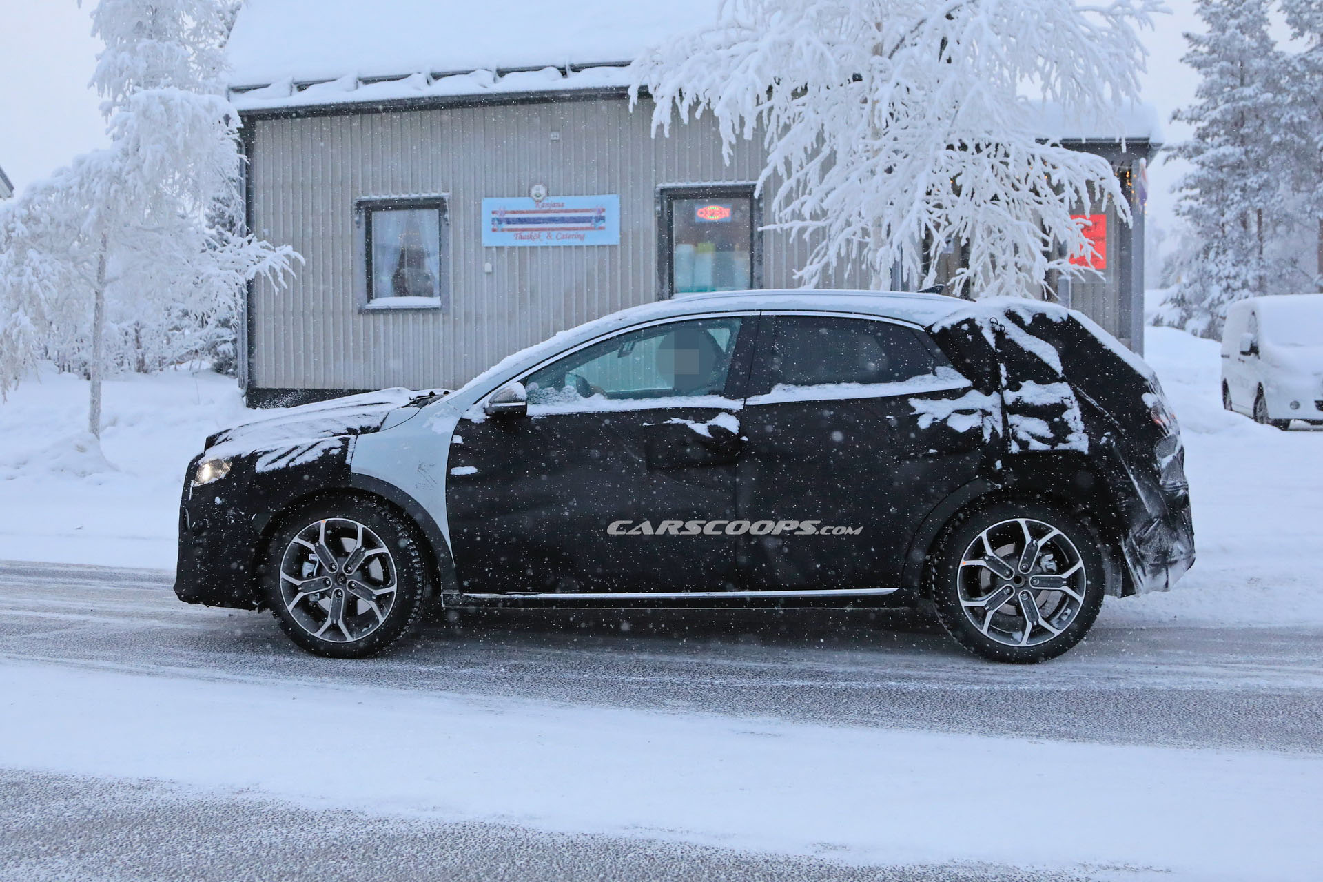 Kia XCeed 24 2020 Kia XCeed Crossover Spied Testing Against VW T-Roc