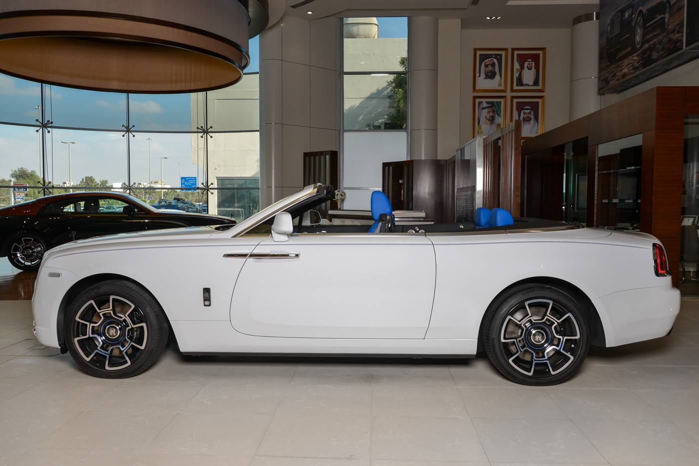 rolls royce dawn black badge trichromatic 8 Rolls-Royce Dawn Black Badge Trichromatic Is Very White And Blue