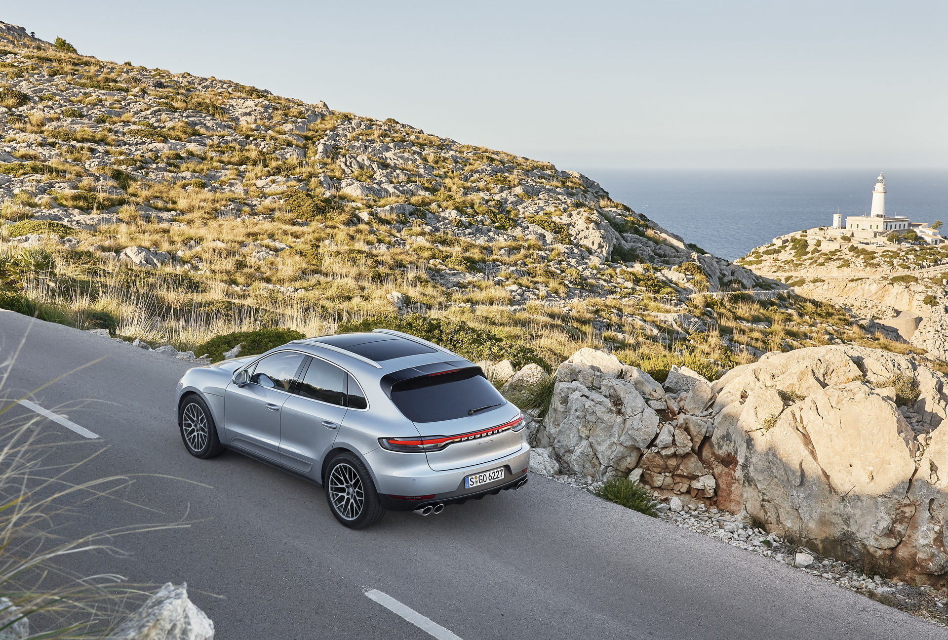 2019-Porsche-Macan-S-01 Porsche Launches 2019 Macan S With New 349HP V6 Engine