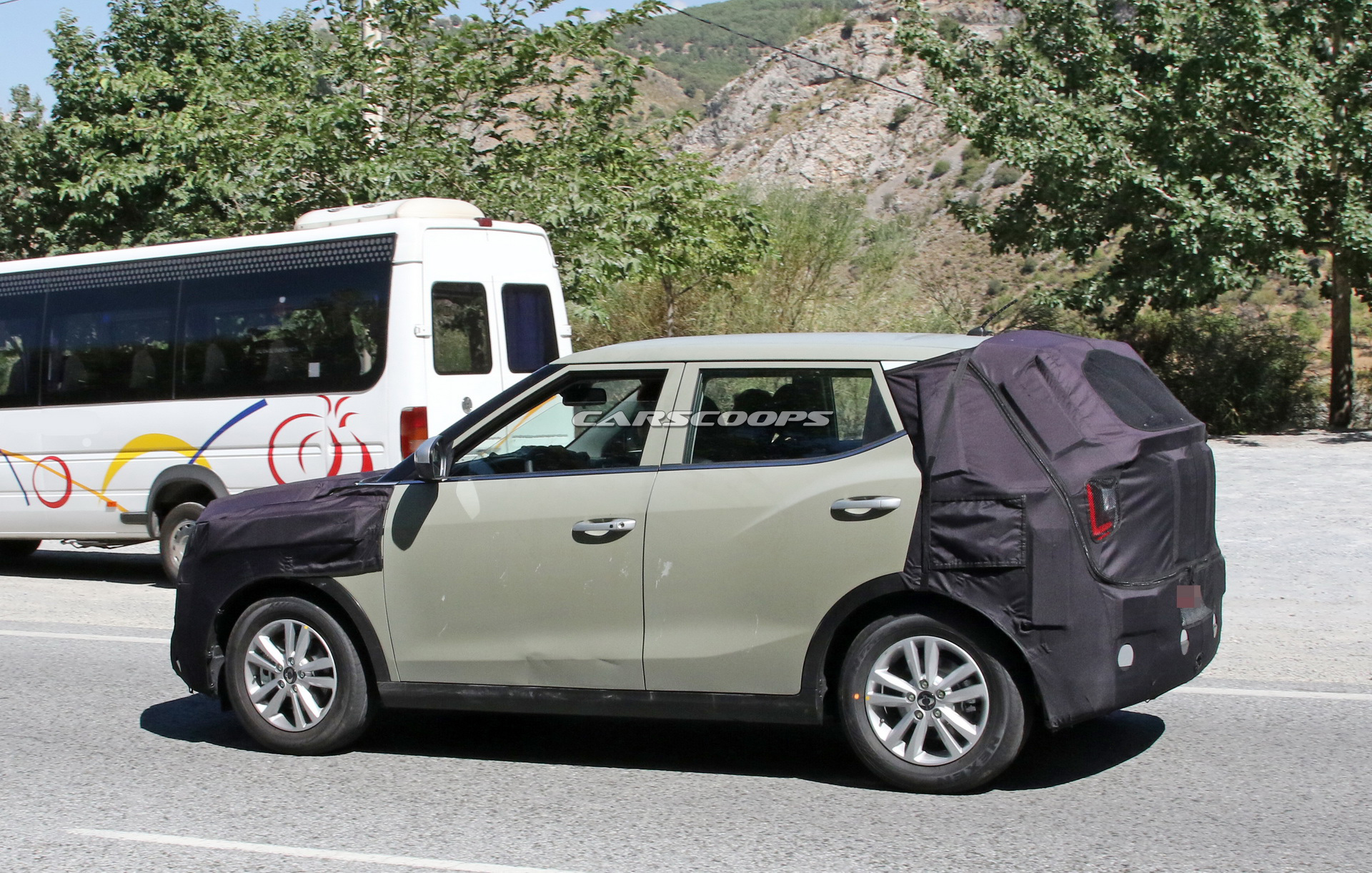 ssangyong tivoli facelift spy 8 Facelifted SsangYong Tivoli Getting Mild Visual Updates, Better Tech