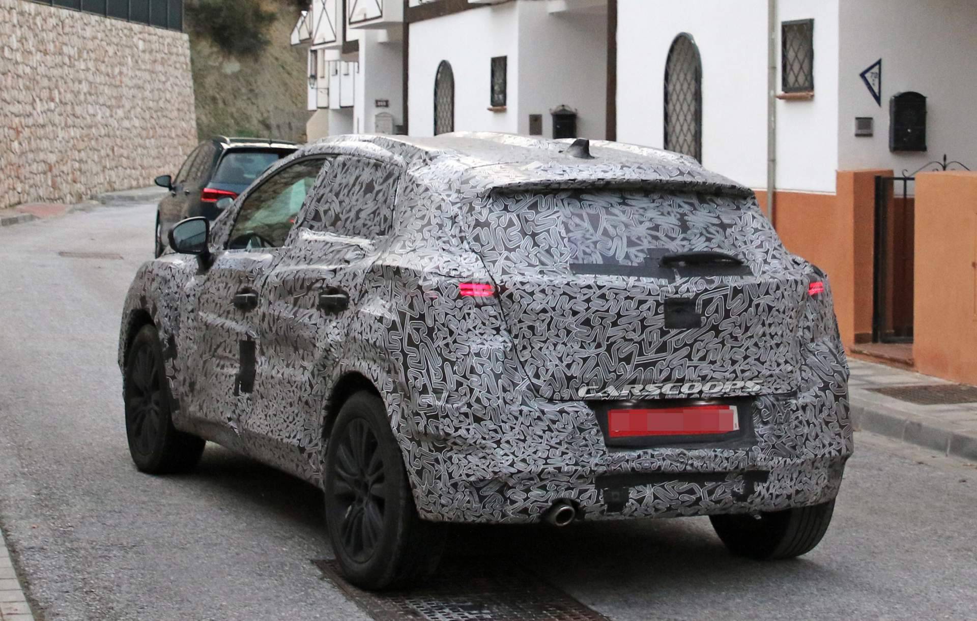 2019 Renault Captur spy shots 6 Fully-Camouflaged 2019 Renault Captur Goes Out Into The World