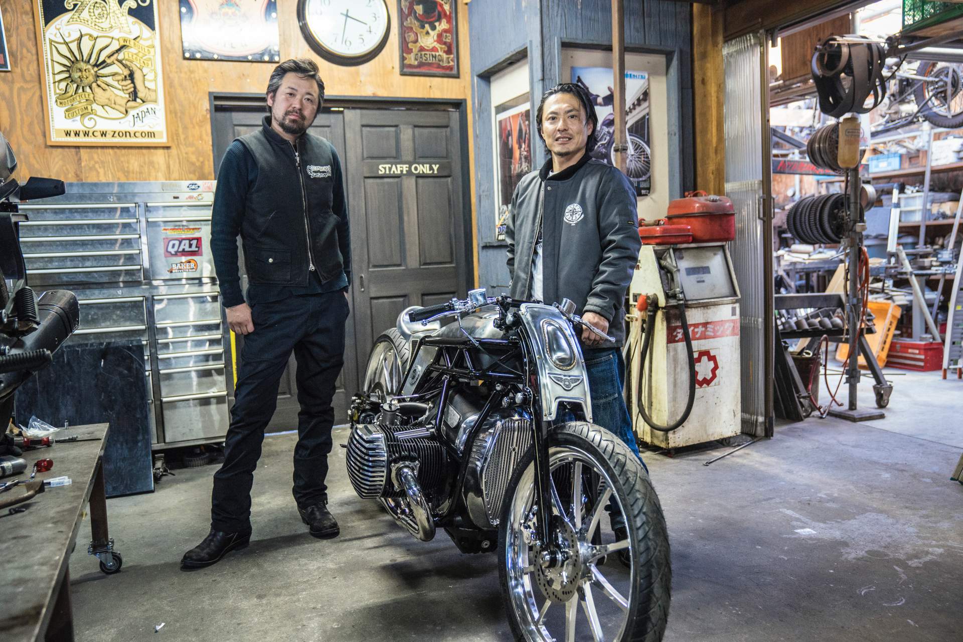 Custom Works Zon BMW concept motorcycle 22 BMW And Japan’s Custom Works Zon Collaborate On R18 Bike With Mystery Boxer Engine