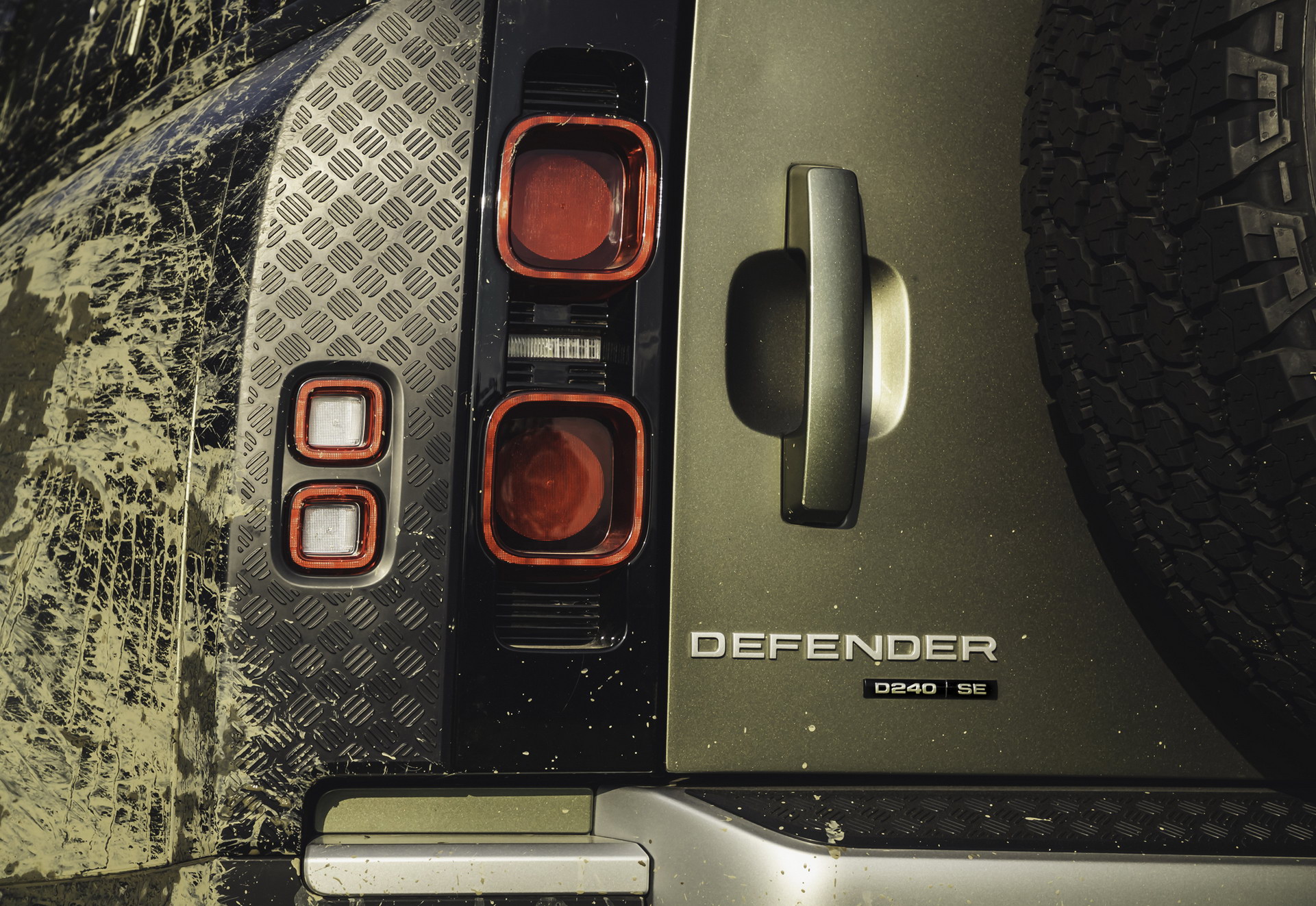 2020 Land Rover Defender Reborn As A Modern 4×4 With Advanced Tech