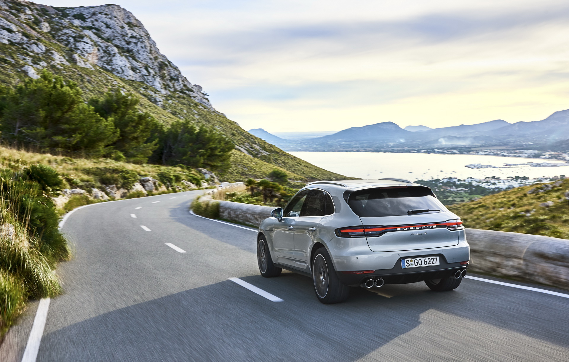 2019-Porsche-Macan-S-07 Porsche Launches 2019 Macan S With New 349HP V6 Engine