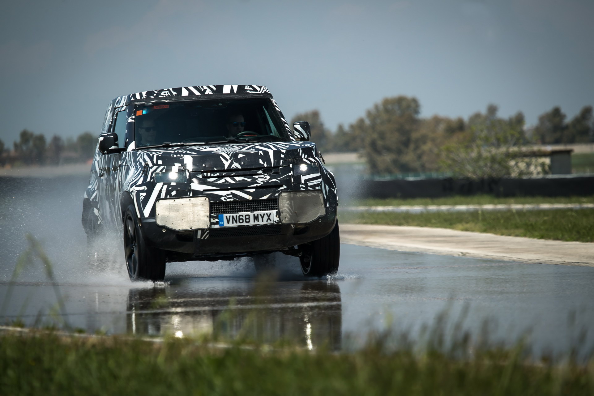 2020 Land Rover Defender Reborn As A Modern 4×4 With Advanced Tech