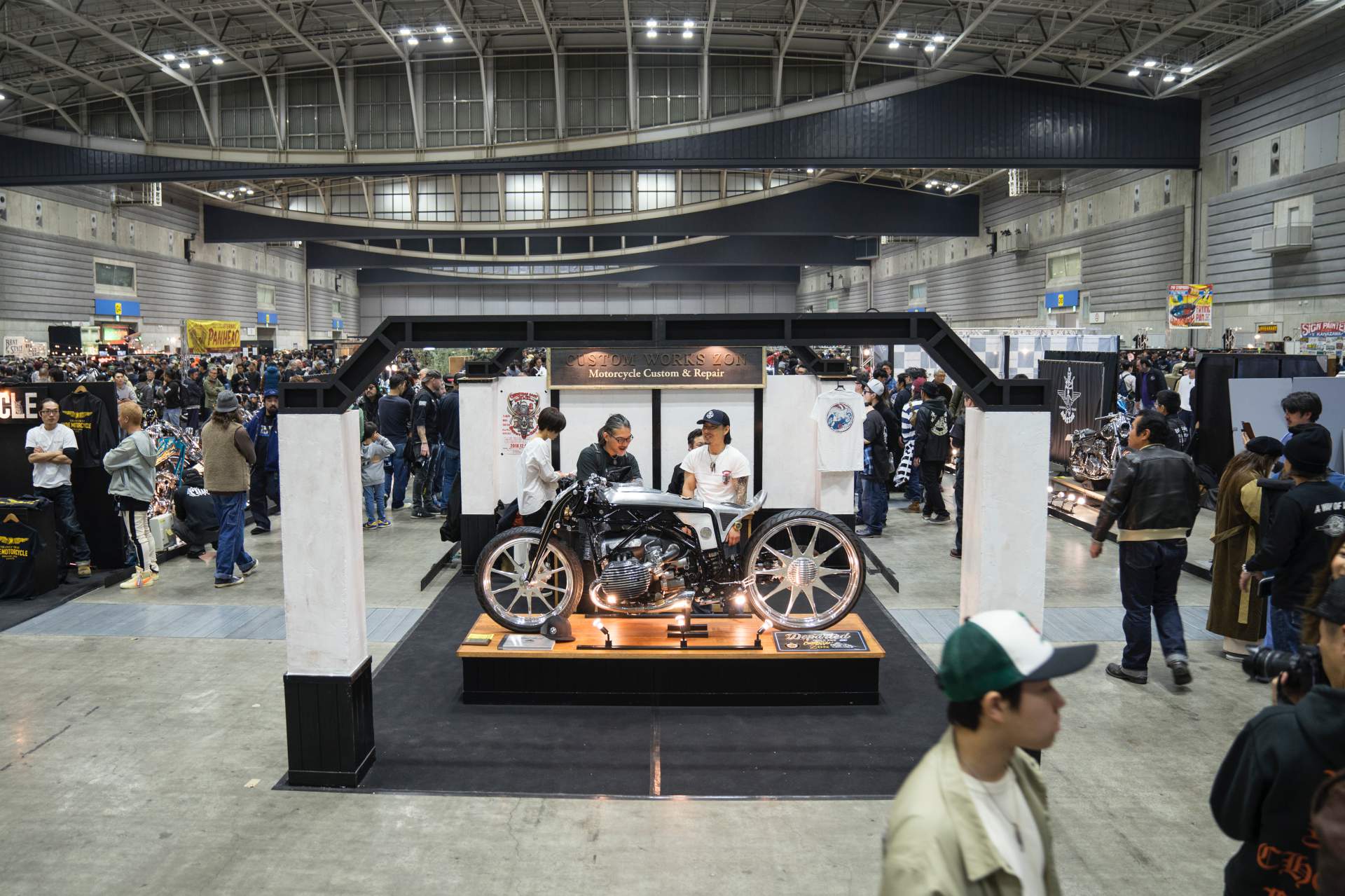 Custom Works Zon BMW concept motorcycle 28 BMW And Japan’s Custom Works Zon Collaborate On R18 Bike With Mystery Boxer Engine