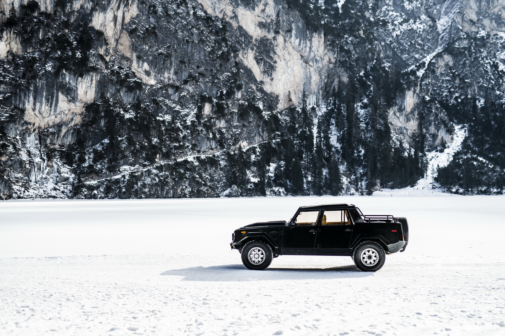 lamborghini urus lm002 10 Lamborghini Urus Convoy Embarks On Special Journey, LM002 Leads The Pack