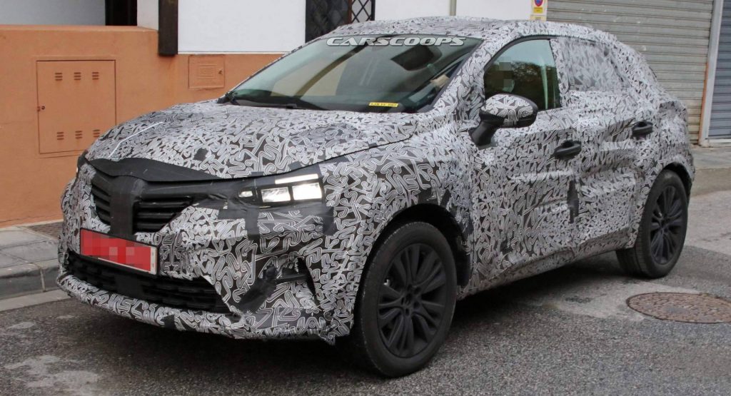  Fully-Camouflaged 2019 Renault Captur Goes Out Into The World