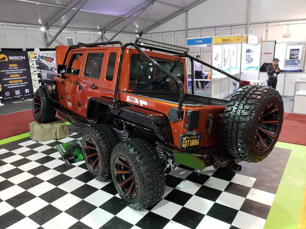 Jeep Wrangler JK Hellcat 6x6 1 Hellcat-Powered 2017 Jeep Wrangler 6×6 Will Set You Back $290,000