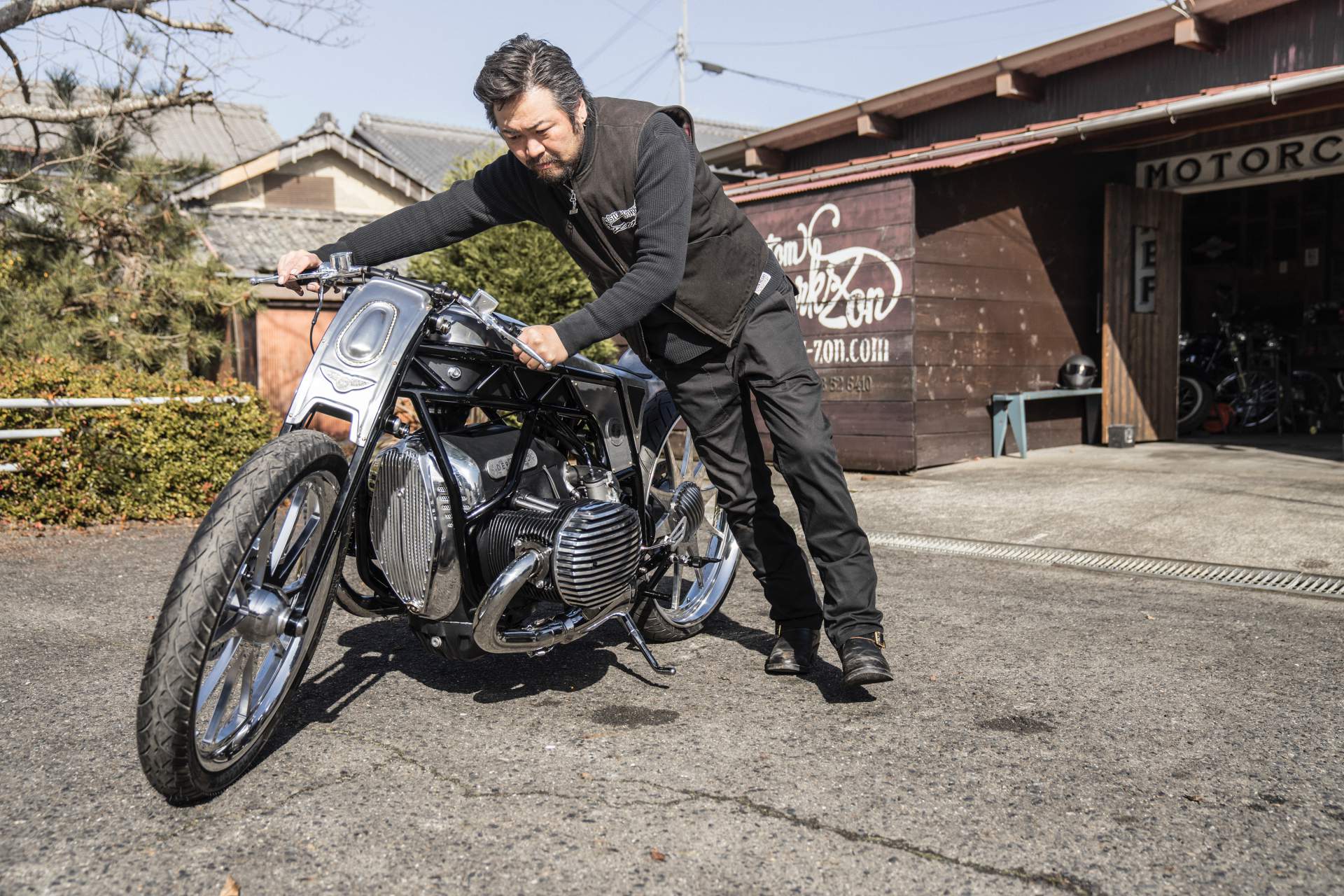 Custom Works Zon BMW concept motorcycle 14 BMW And Japan’s Custom Works Zon Collaborate On R18 Bike With Mystery Boxer Engine