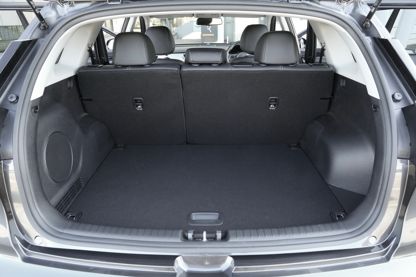 2019 kia e-niro 11 Kia Announces e-Niro First Edition UK Specs, Pricing Starts At £32,995