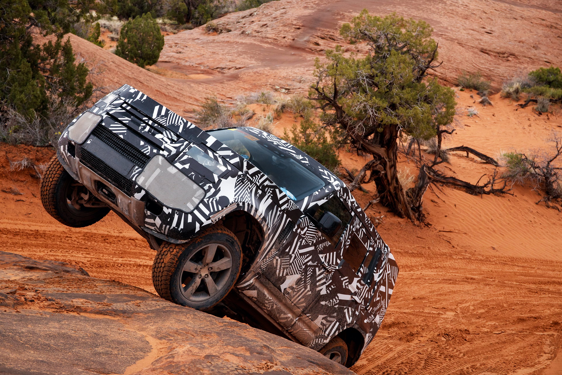 2020 Land Rover Defender Reborn As A Modern 4×4 With Advanced Tech