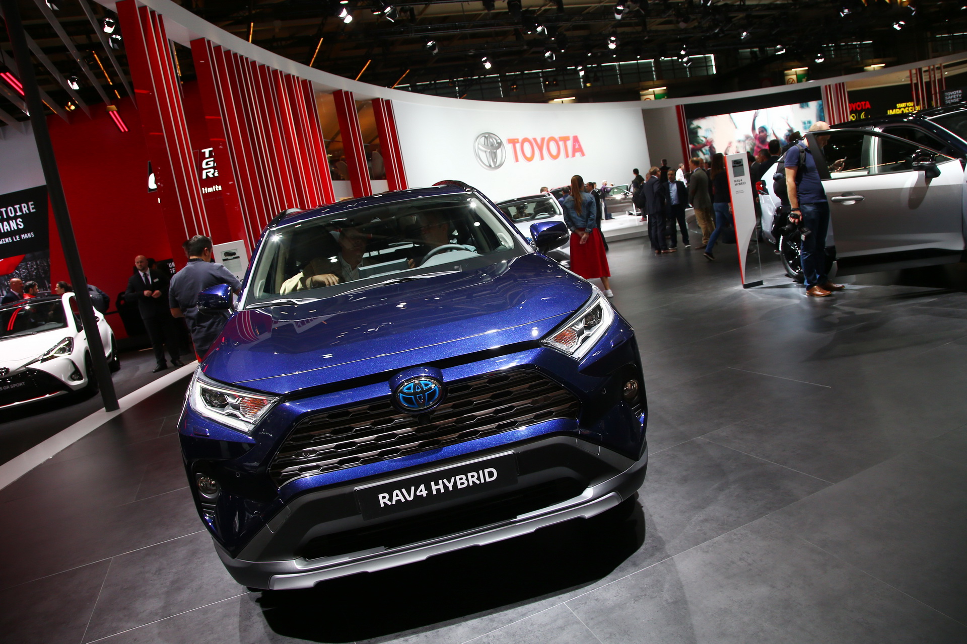 2019-Toyota-RAV4-Hybrid-07 Toyota Opens UK Order Books For 2019 RAV4 Hybrid, Prices Start From £29,635
