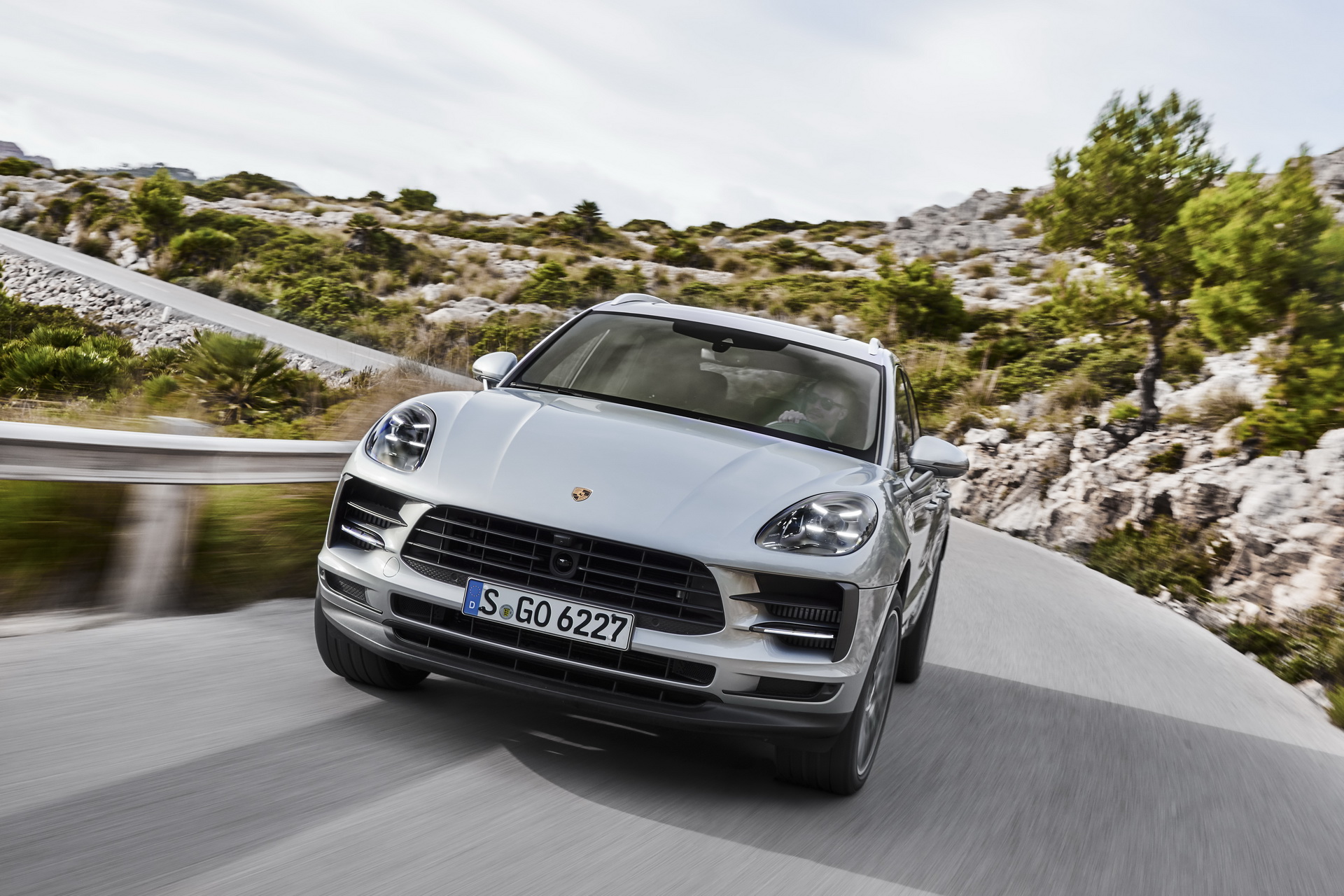 2019-Porsche-Macan-S-06 Porsche Launches 2019 Macan S With New 349HP V6 Engine