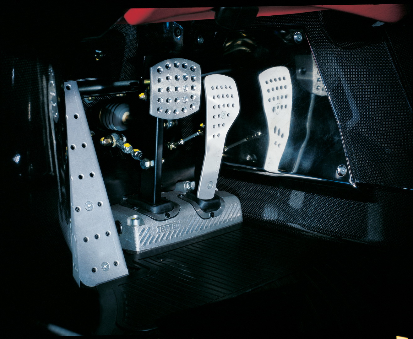 ferrari enzo 26 Need A Ferrari Enzo Engine? There’s One For Sale At Just $375,000