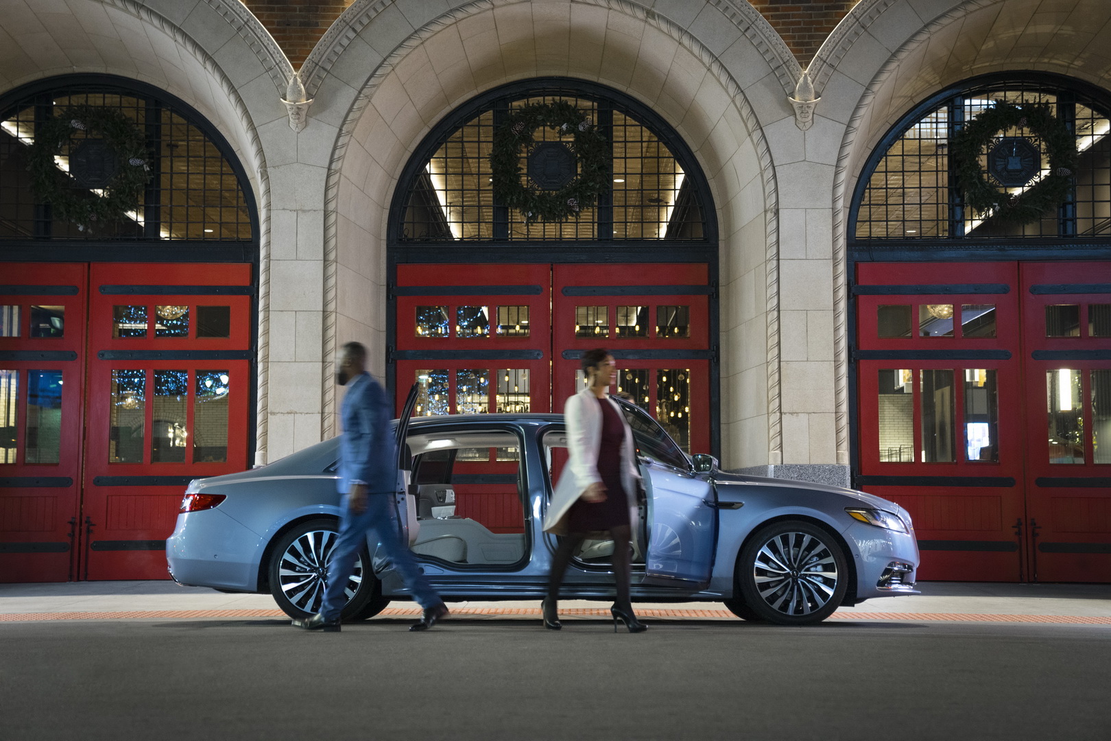 2019 lincoln continental 80th anniversary coach door edition 6 Lincoln Coach Door Continental Will Be Suicide On Your Wallet As Prices Start Over $100,000