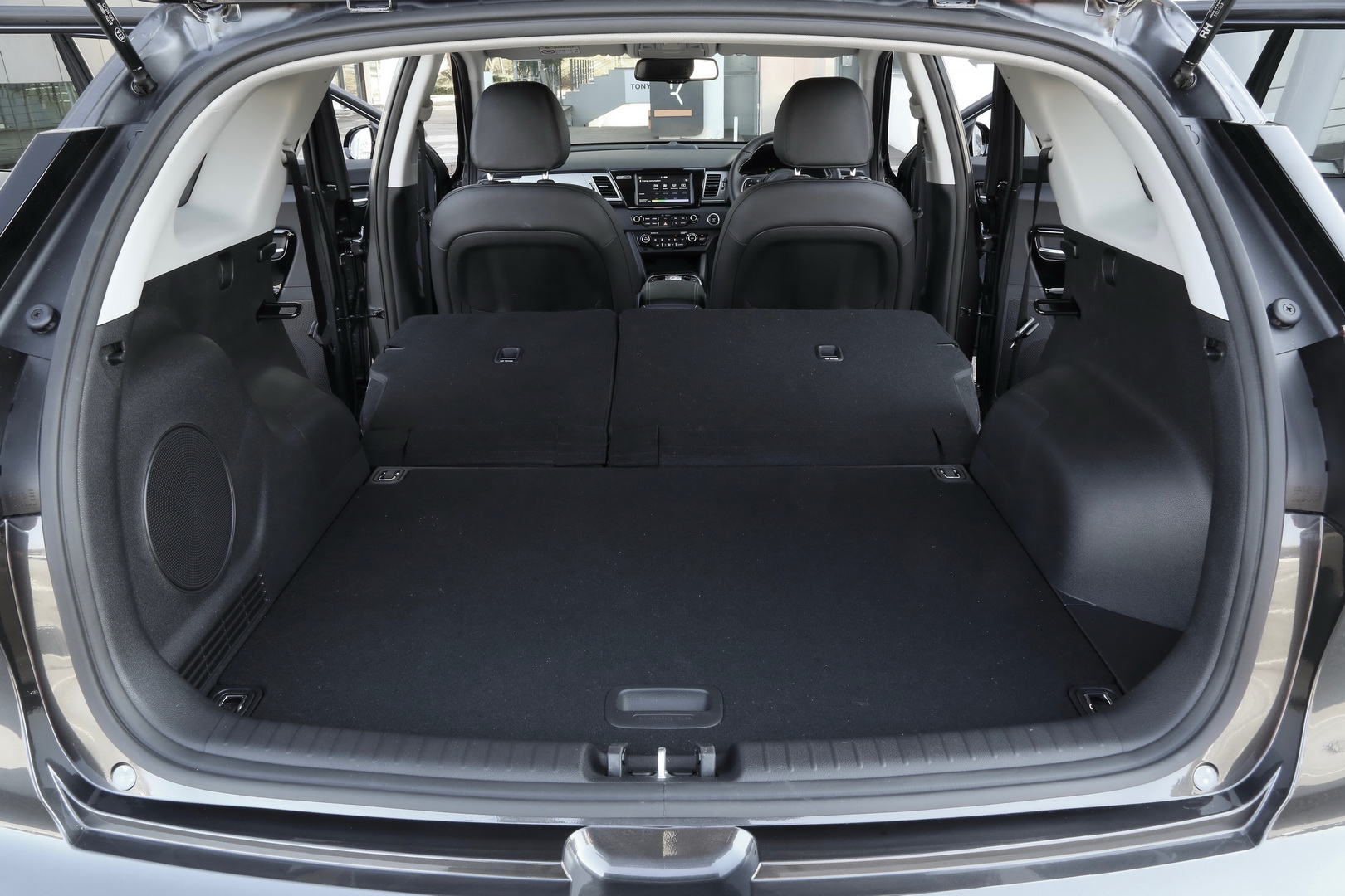 2019 kia e-niro 12 Kia Announces e-Niro First Edition UK Specs, Pricing Starts At £32,995