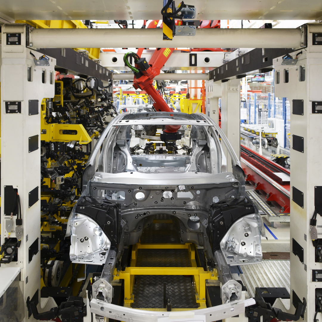 maserati levante mirafiori 2 FCA Will Temporarily Lay Off 3,245 Workers In Italy As Maserati Levante Sales Drop