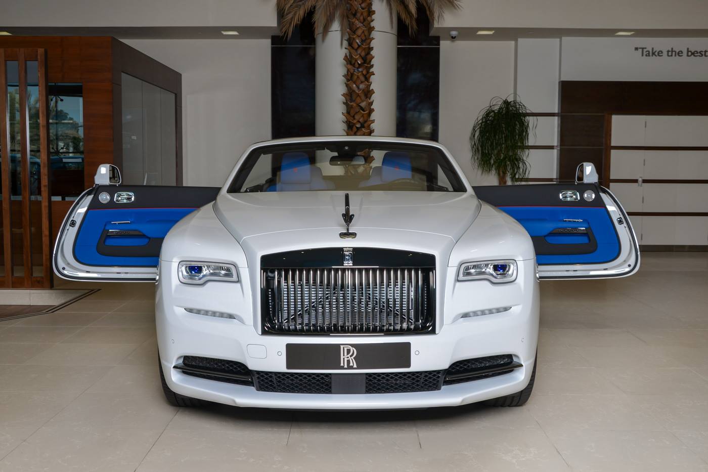 rolls royce dawn black badge trichromatic 4 Rolls-Royce Dawn Black Badge Trichromatic Is Very White And Blue