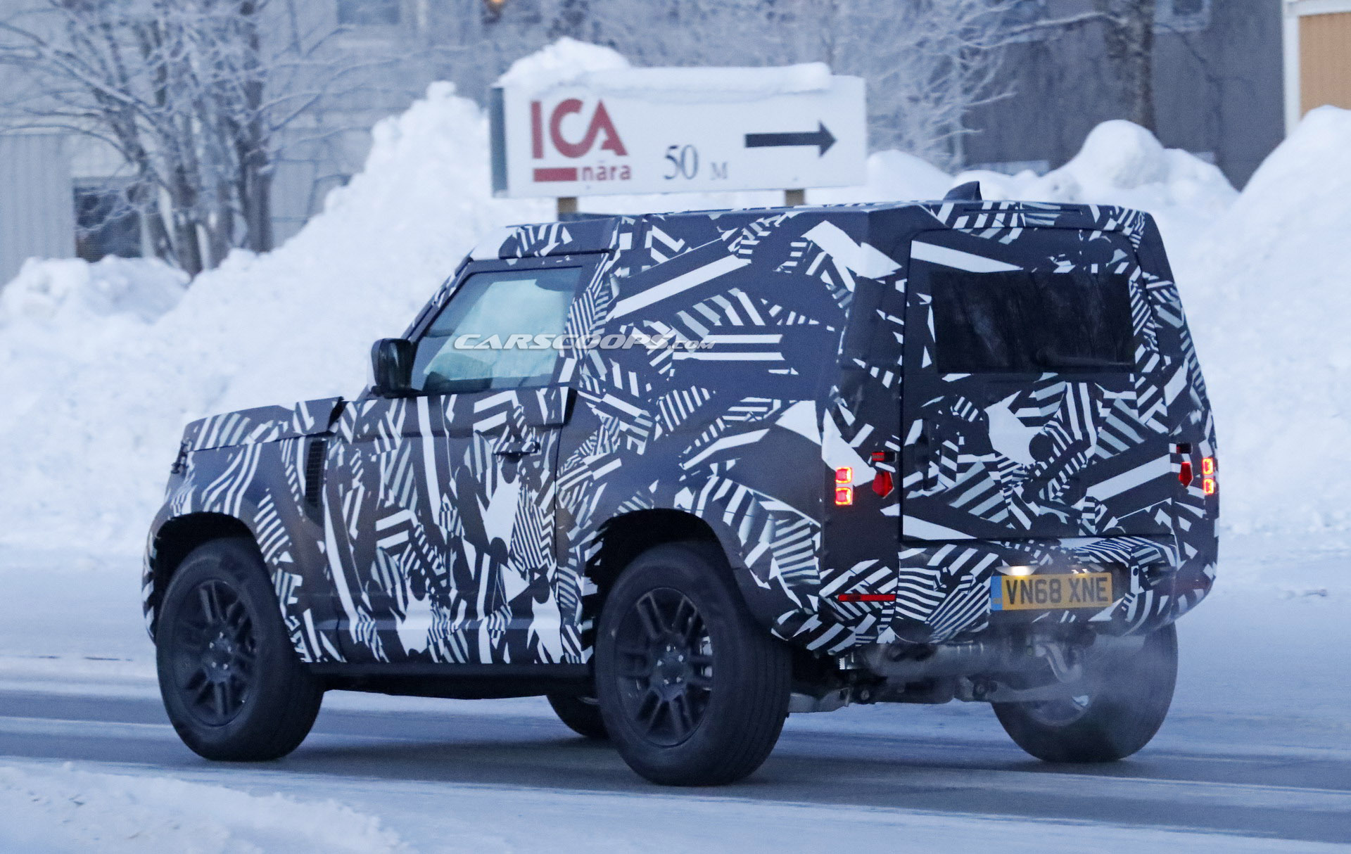 2020 Land Rover Defender 90 8 2020 Land Rover Defender 90 With 3-Doors And SWB Will Be The Most Playful Of All