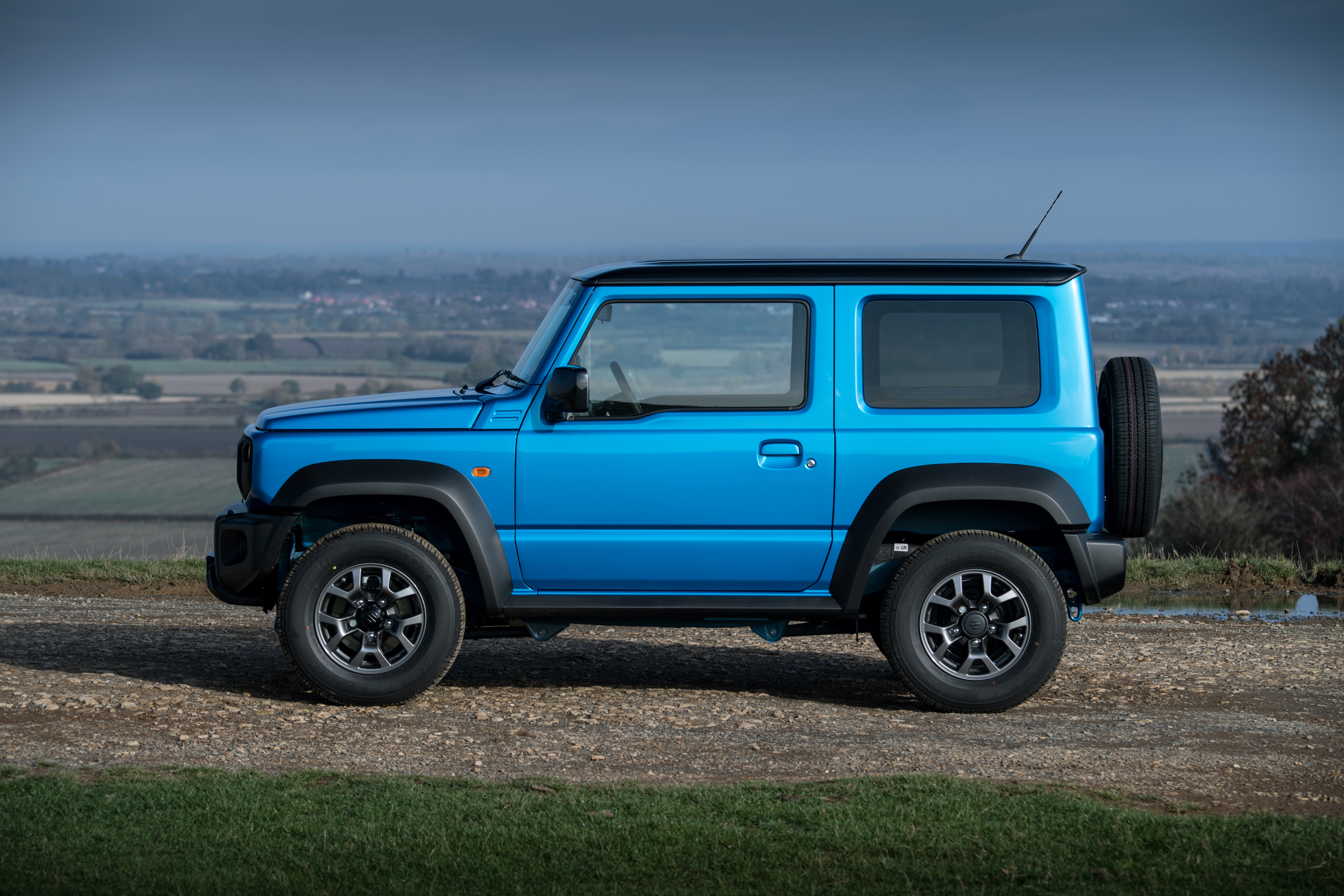 2019-Suzuki-Jimny-07 Suzuki Jimny’s Demand Is So Strong Some UK Dealers Have Stopped Taking Deposits