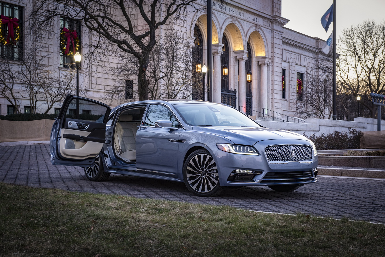2019 lincoln continental 80th anniversary coach door edition 13 Lincoln Coach Door Continental Will Be Suicide On Your Wallet As Prices Start Over $100,000