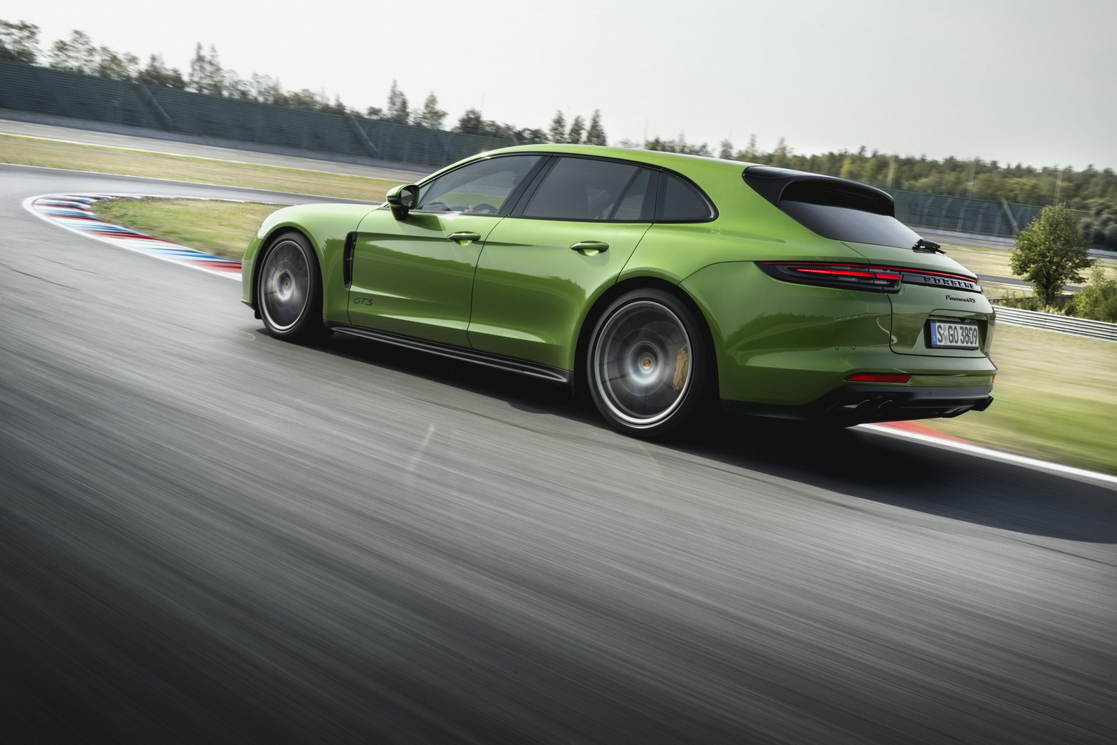 2019 porsche panamera gts 2 Second-Gen Porsche Panamera Hit By New Recall