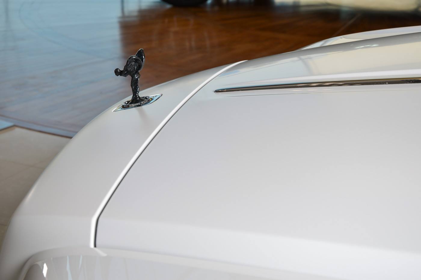 rolls royce dawn black badge trichromatic 12 Rolls-Royce Dawn Black Badge Trichromatic Is Very White And Blue