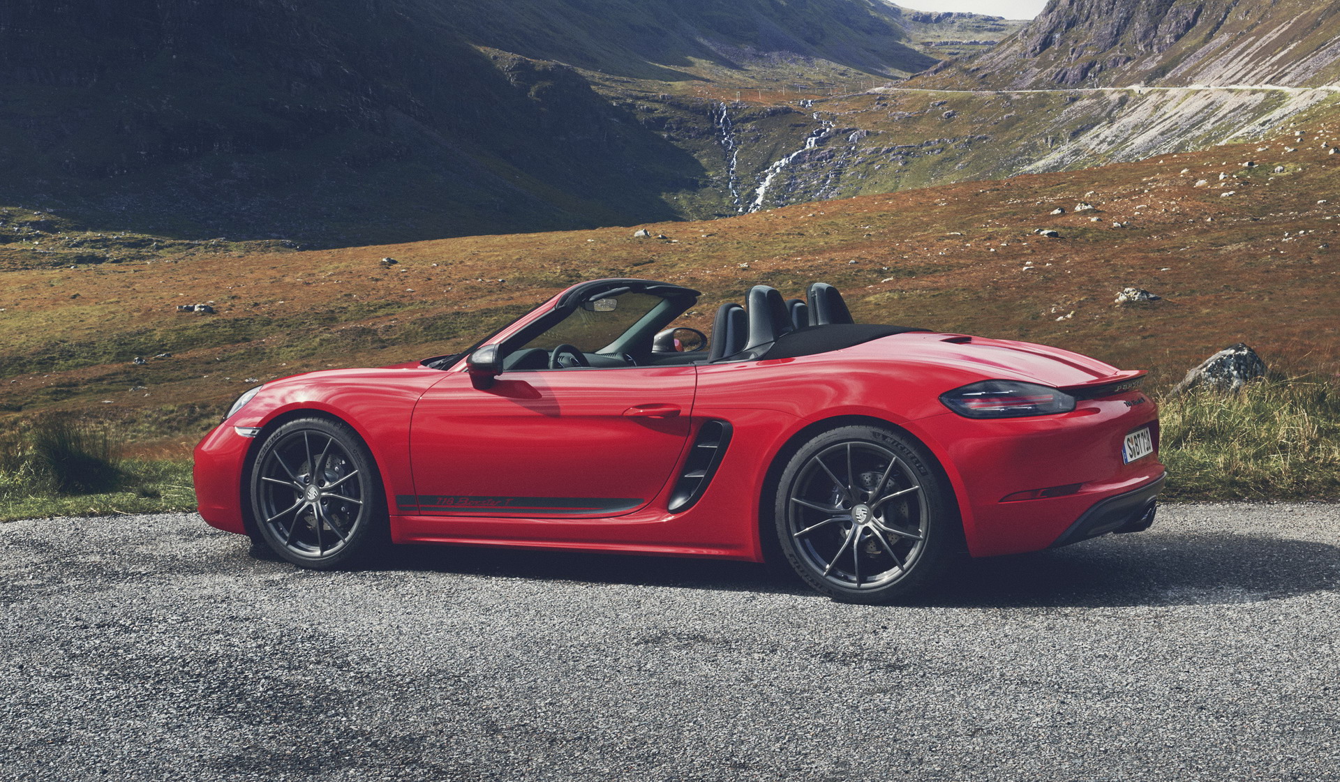 New Porsche 718 T 16 New Porsche 718 T Boxster And Cayman Bring Some Zing To 4-Cylinder Turbo Range