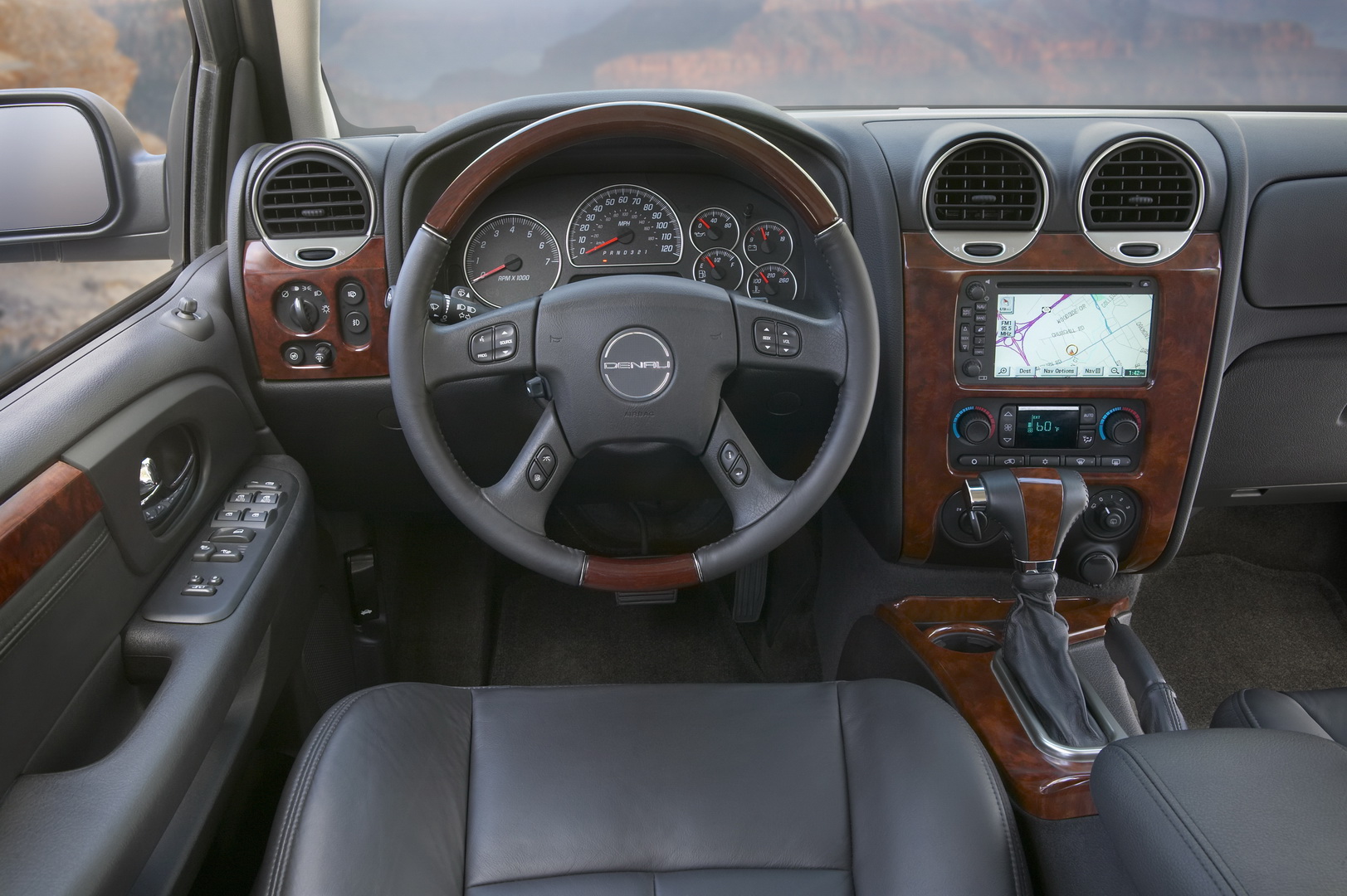 2005 gmc envoy 6 GM Might Bring Back The GMC Envoy SUV, Trademark Filing Suggests