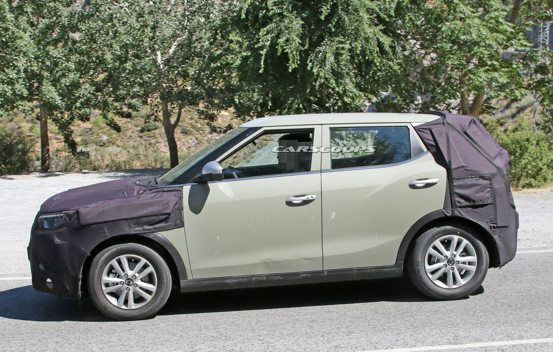 ssangyong tivoli facelift spy 7 Facelifted SsangYong Tivoli Getting Mild Visual Updates, Better Tech