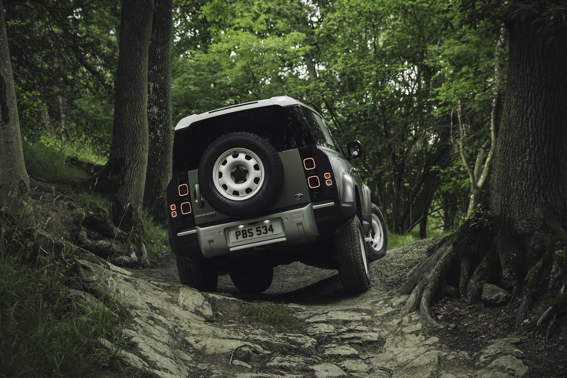 2020 Land Rover Defender Reborn As A Modern 4×4 With Advanced Tech