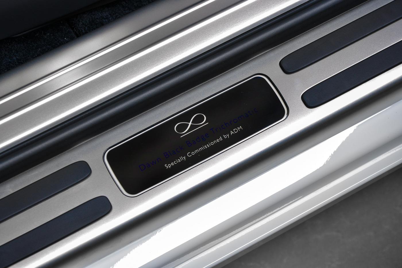 rolls royce dawn black badge trichromatic 20 Rolls-Royce Dawn Black Badge Trichromatic Is Very White And Blue