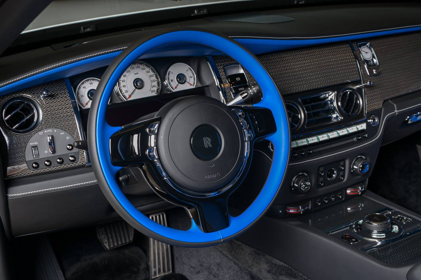 rolls royce dawn black badge trichromatic 14 Rolls-Royce Dawn Black Badge Trichromatic Is Very White And Blue