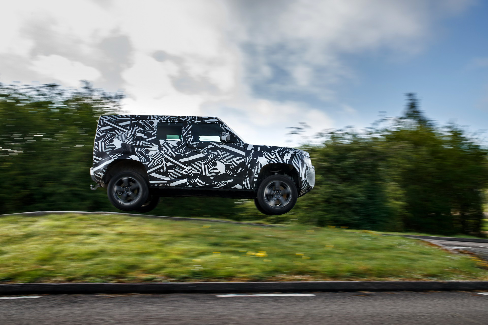 2020 Land Rover Defender Reborn As A Modern 4×4 With Advanced Tech
