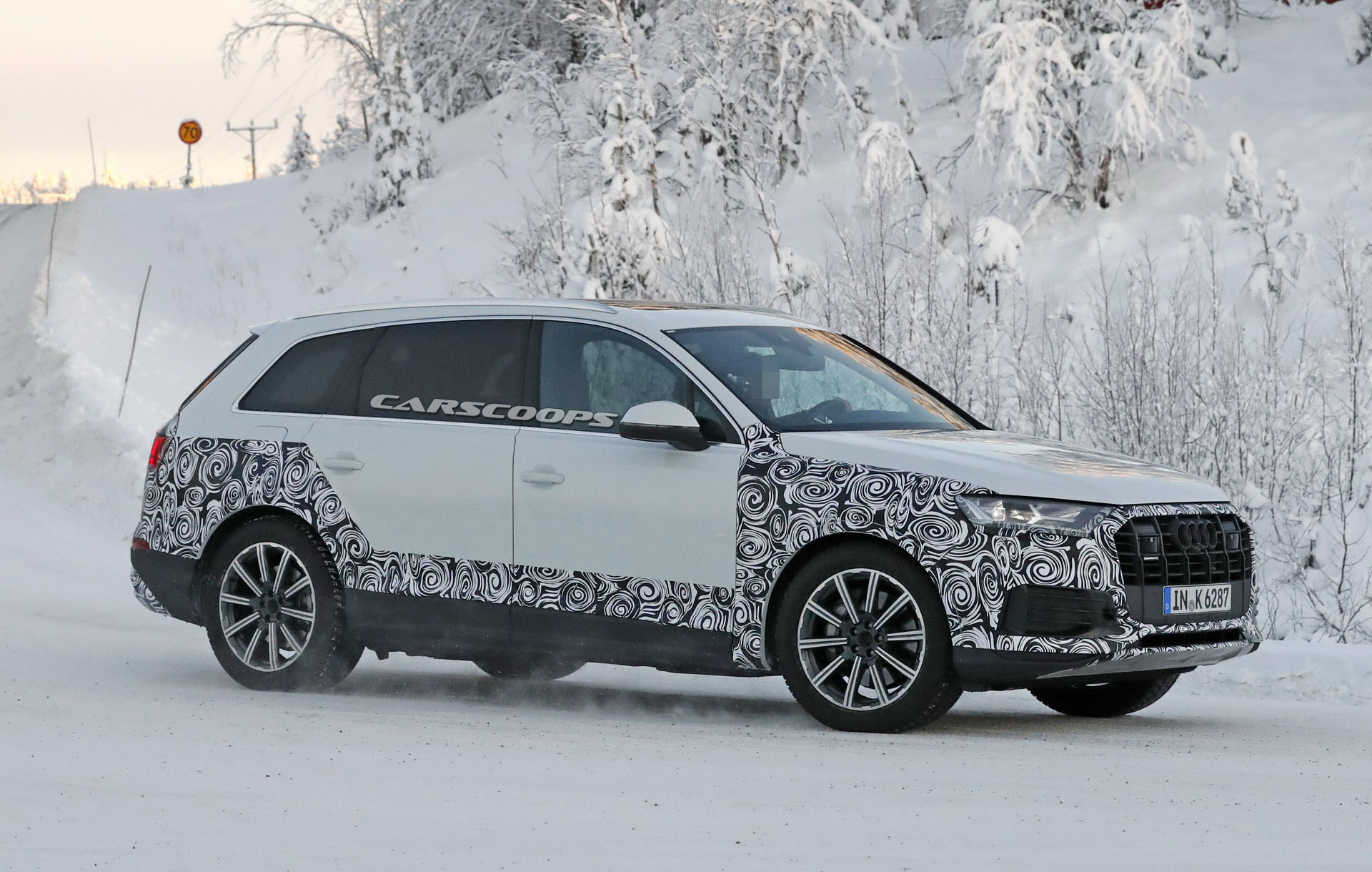 2020-Audi-Q7-SQ7-Facelift-23 2020 Audi Q7 Facelift Spotted Testing On Cold-Weather Conditions