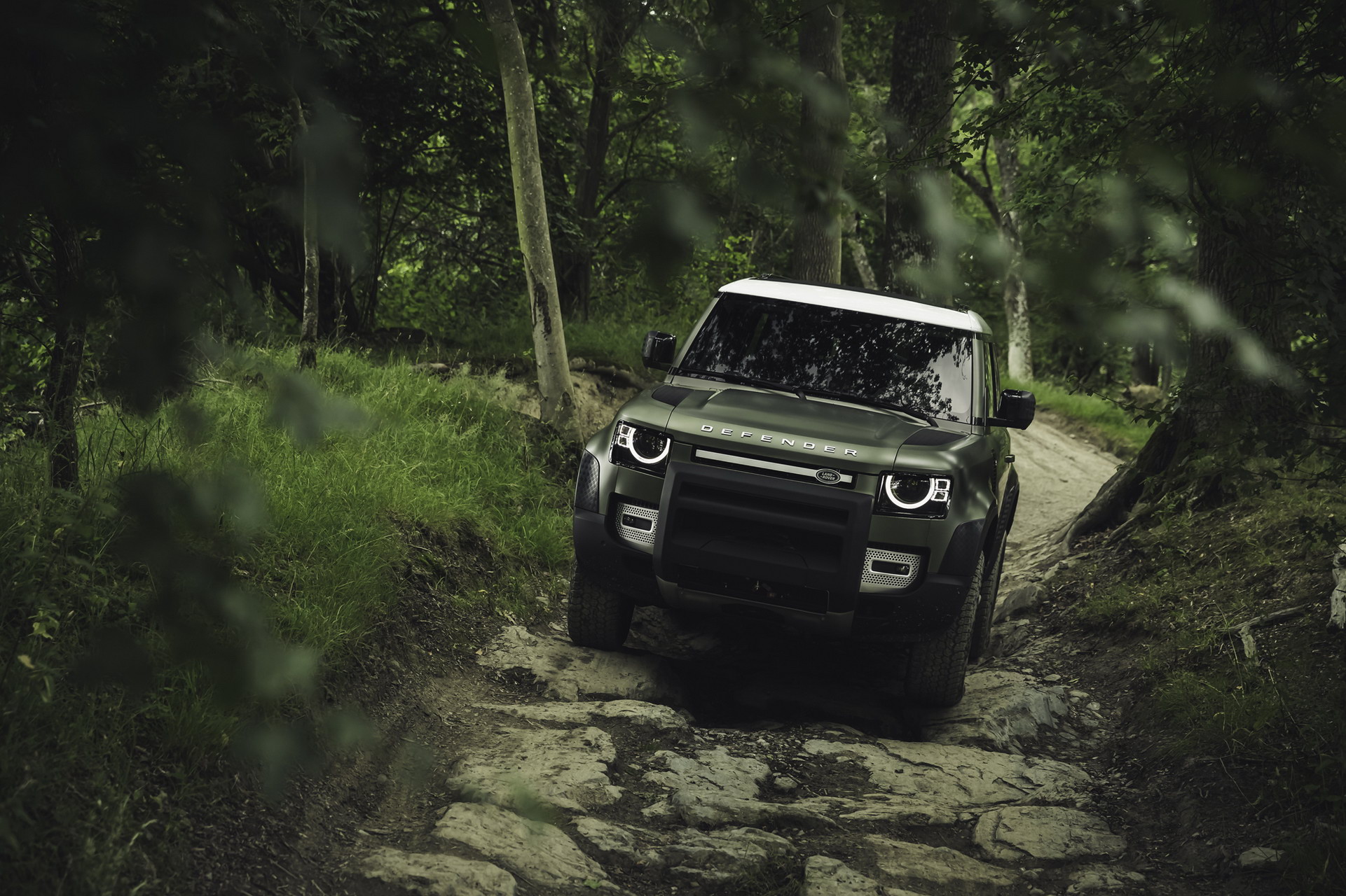 2020 Land Rover Defender Reborn As A Modern 4×4 With Advanced Tech
