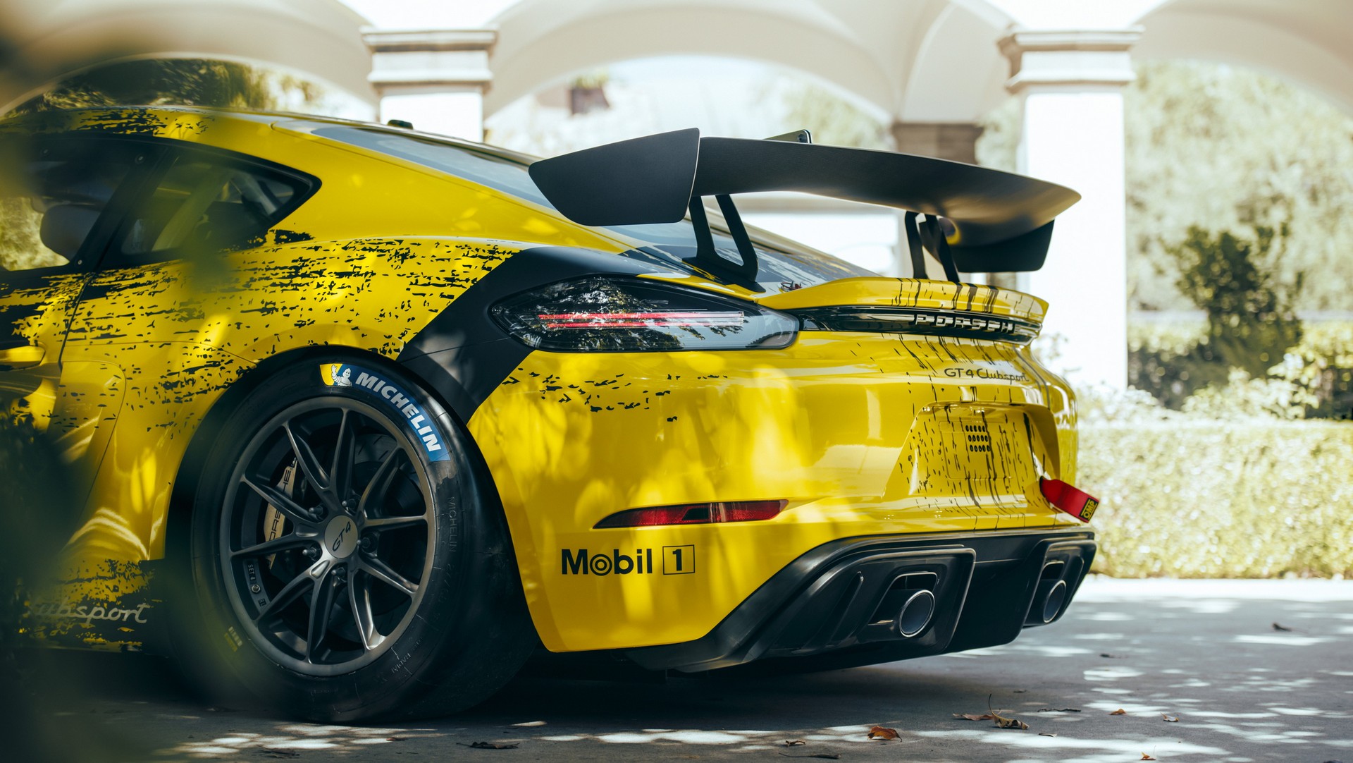 Porsche 718 Cayman GT4 Clubsport-15 Porsche 718 Cayman GT4 Clubsport Debuts With More Power, Natural Fiber Components