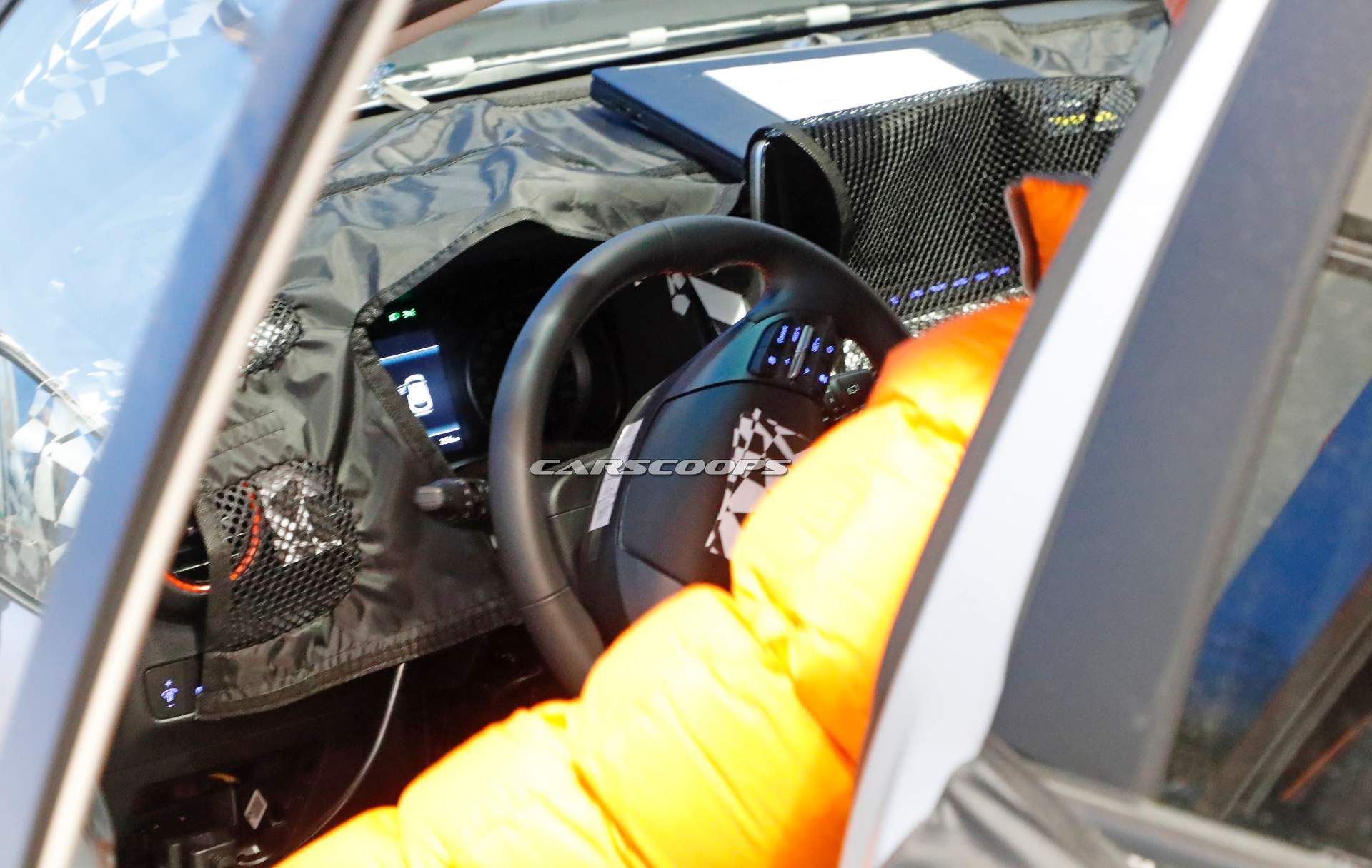 Hyundai Kona hybrid prototype spy shots 16 Hyundai Kona Hybrid Spied With Aero-Style Wheels, Bigger Infotainment Screen