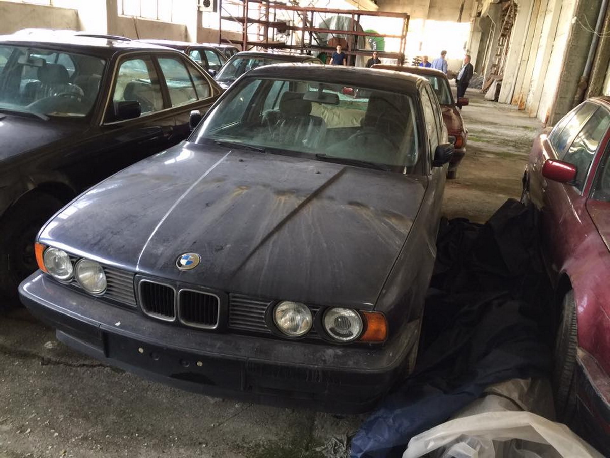 BMW-E34-5-Series-Bulgaria-08 Nearly A Dozen Brand New BMW E34 5-Series Were Discovered In An Abandoned Warehouse