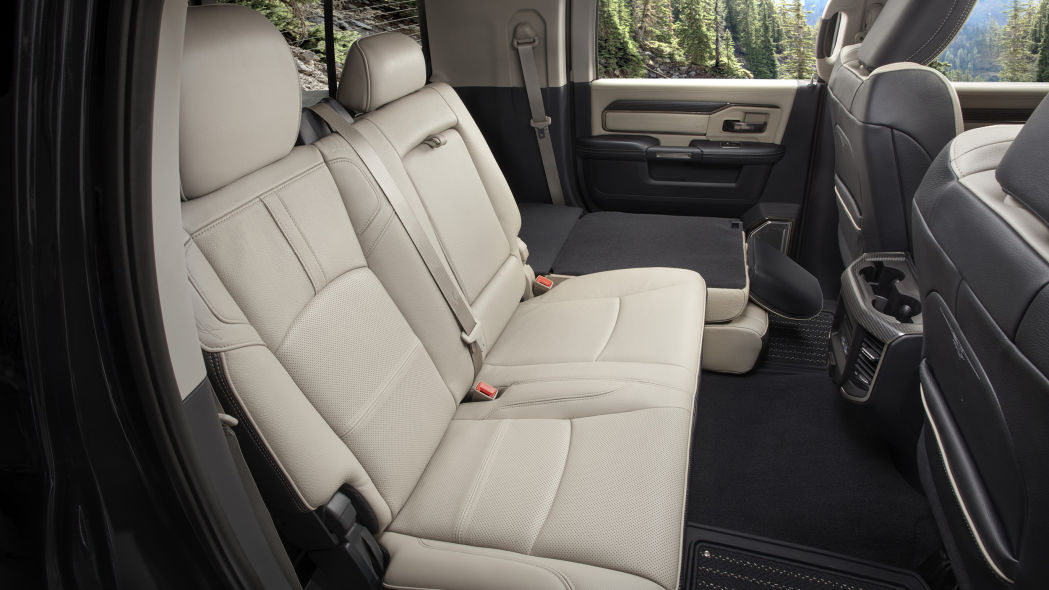 2019 Ram 2500 and 3500 HD interior 60 2019 Ram HD Brings Up To 1,000 Lb-Ft Of Torque, Class-Leading Towing