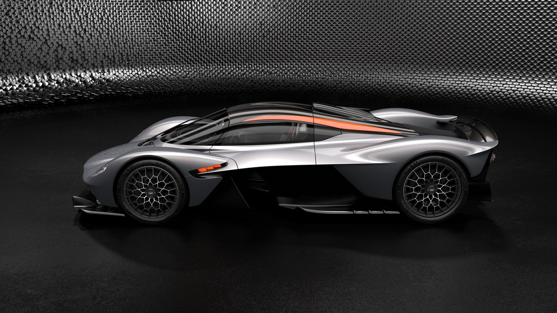 Aston-Martin-Valkyrie-AMR-Track-Performance-Pack-9 Aston Martin Valkyrie Gets Potent AMR Track Performance Pack