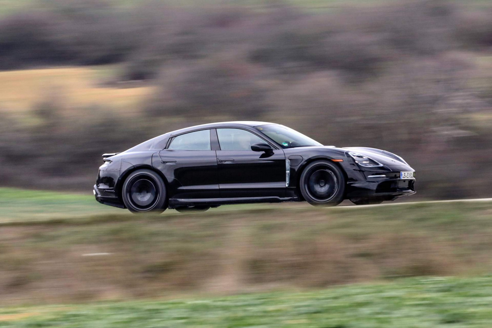 porsche taycan 11 Porsche Taycan Looks Electrifying In New Official Sketches