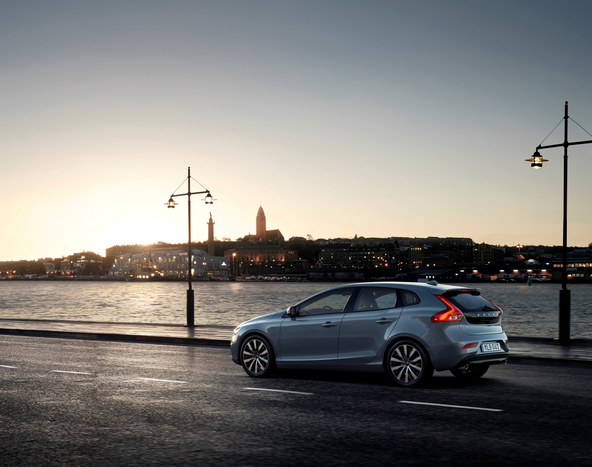 2018-Volvo-V40-1 Volvo V40 Going Out Of Production Later This Year, Could Be Replaced By A Crossover Coupe