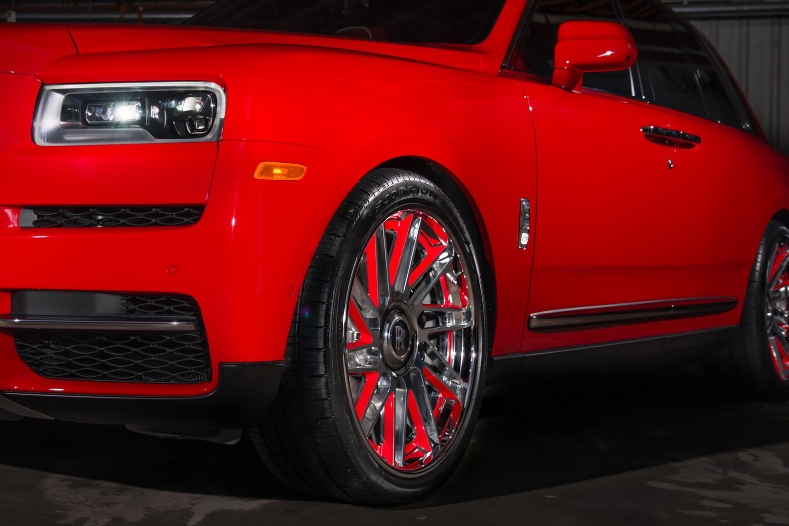 rolls-royce cullinan gucci mane 3 Roses Are Red, And So Is This Slightly Gauche Rolls-Royce Cullinan